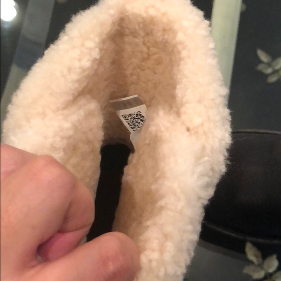 ❤️UGG AKADIA BLACK BOOTS MORE SIZES IN!❤️ - Picture 4 of 5